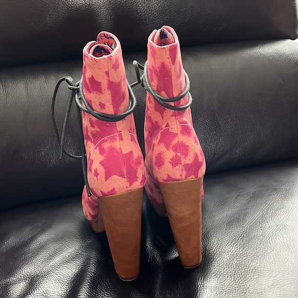 JF Pink Star Booties - Picture 2 of 9